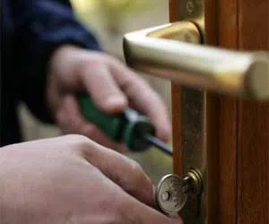 Lock Safe Services West Newton, MA 617-712-1220 - lock-change